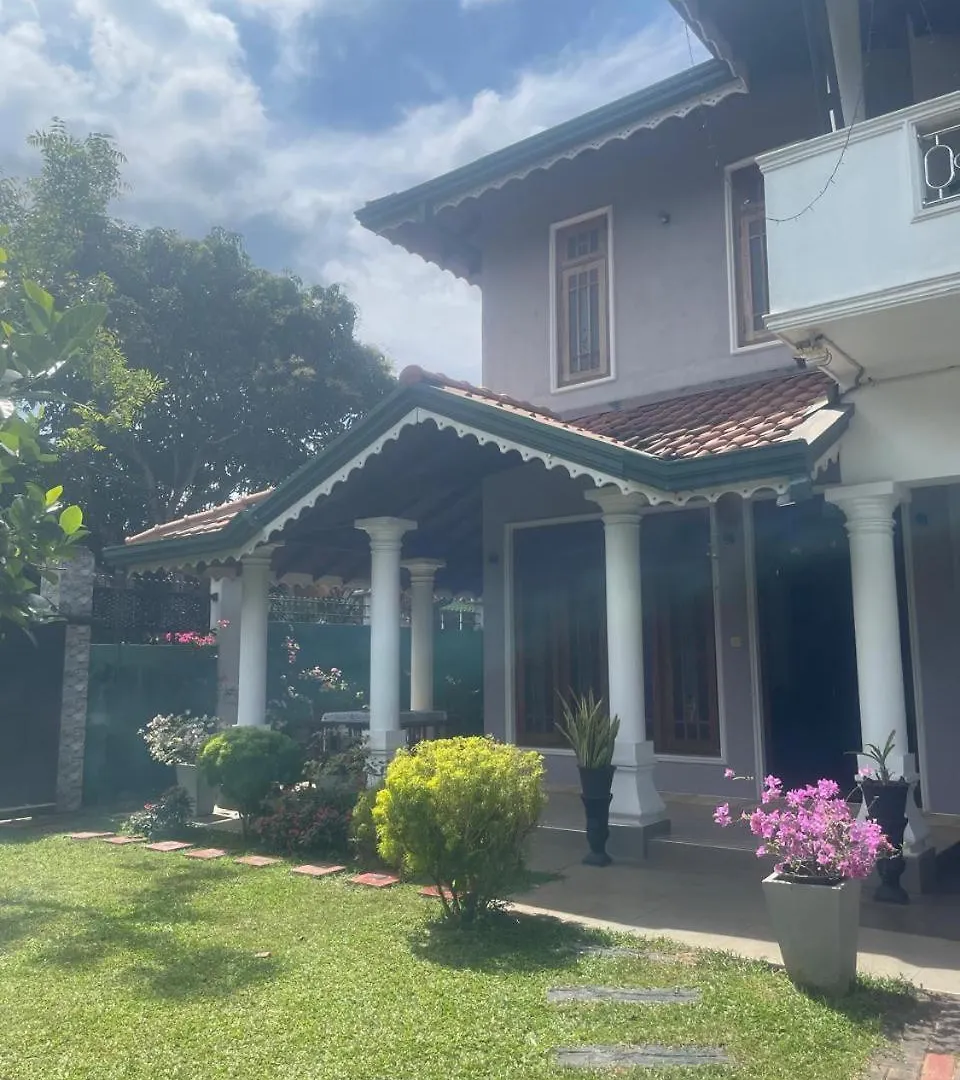Bed & Breakfast New D R Randi Homestay Negombo