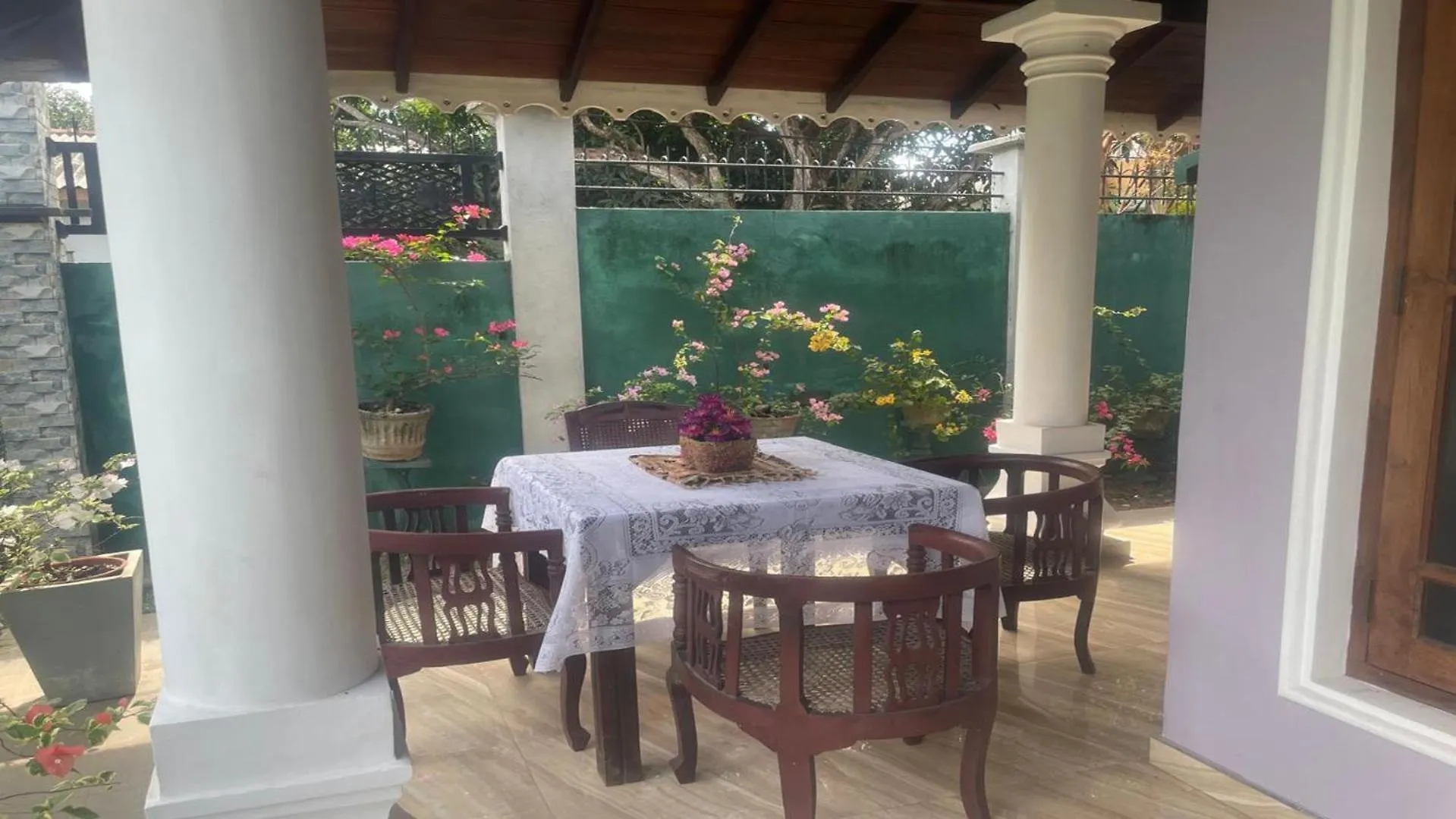 New D R Randi Homestay Negombo Bed & Breakfast