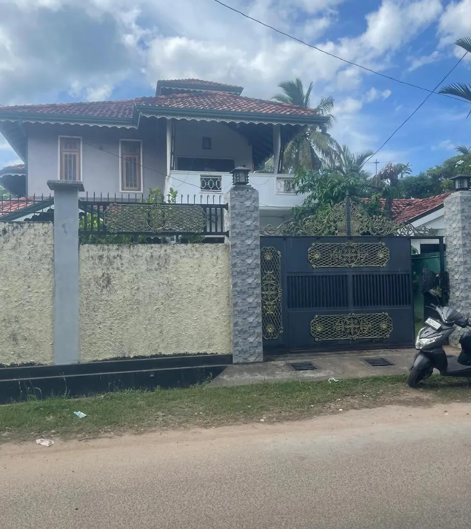 New D R Randi Homestay Negombo Bed & Breakfast
